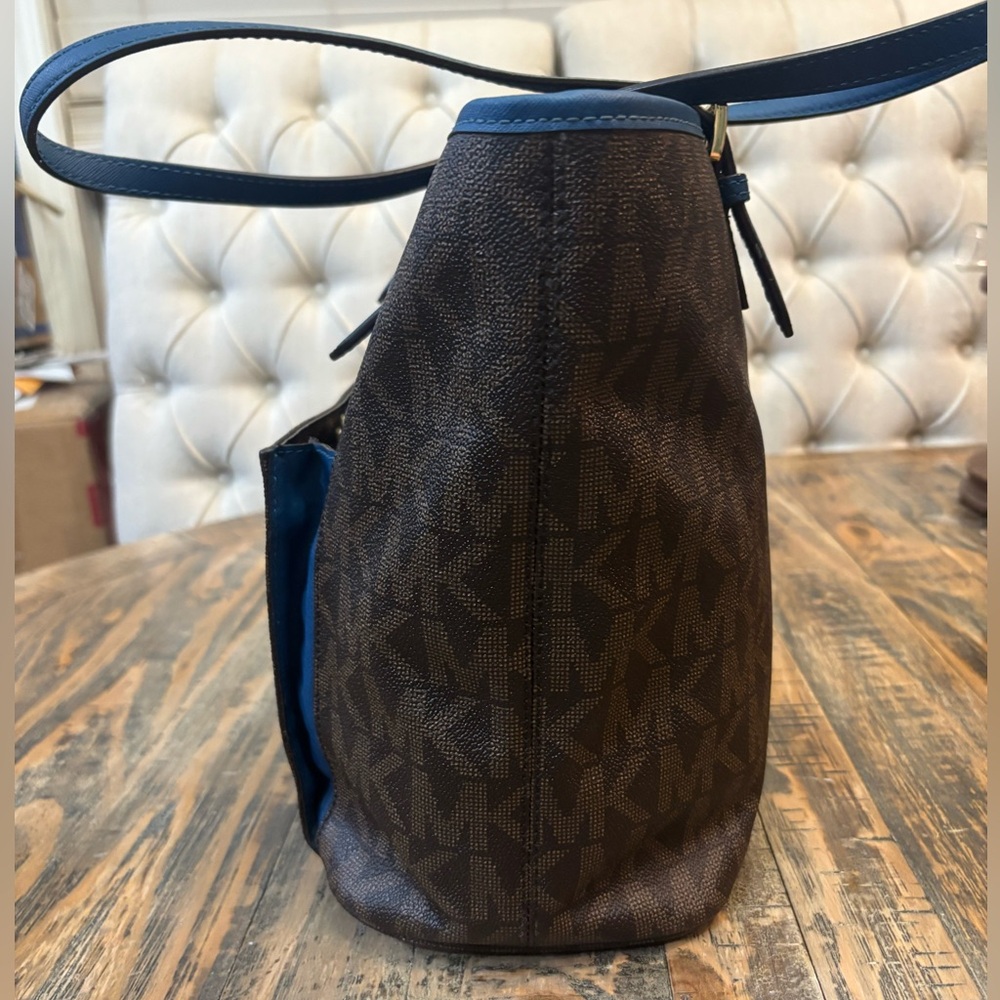 Michael Kors JET SET SIGNATURE SNAP TOTE - Picture 11 of 15